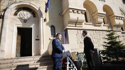 USR a depus o coroană funerară la Institutul Cultural Român: Coaliția PSD-PNL – groparul imaginii internaționale a României culturale / Bulai: Felul în care se comportă Catinca Maria Nistor ca directoare a unei instituții a Statului român e o rușine națională
