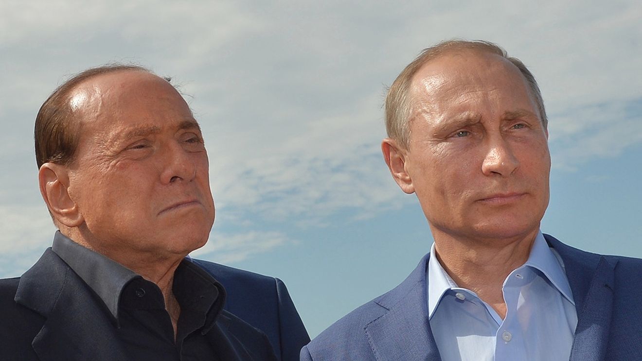 Berlusconi a lansat un atac la adresa lui Zelenski, acuzându-l că ar fi responsabil de războiul pornit de Rusia în Ucraina: Dacă eu aş mai fi fost prim-ministru nu aş fi vorbit niciodată cu Zelenski, pentru că, aşa cum ştiţi, asistăm la devastarea ţării sale şi la uciderea soldaţilor şi a civililor săi