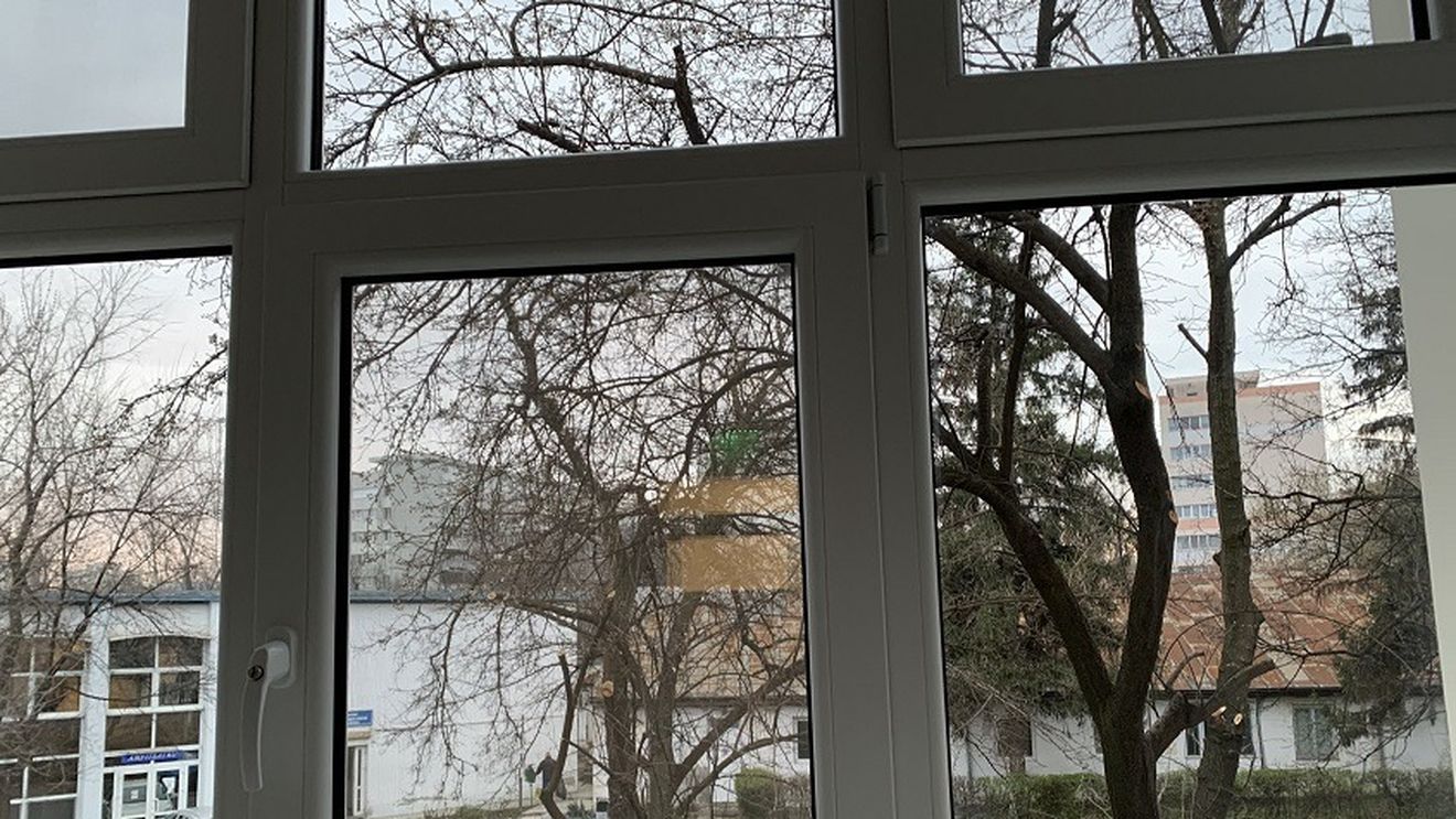 Cei mai mulți fug de carantină. La Vaslui s-a întâmplat invers: Un bărbat care a refuzat să părăsească un centru de carantină după 14 zile, evacuat cu ajutorul forţelor de ordine
