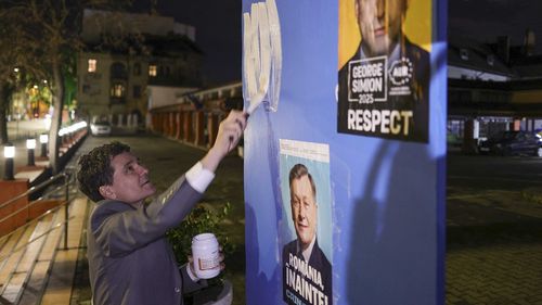 Sâmbătă, la ora 7.00, se încheie campania electorală pentru turul al doilea al alegerilor prezidenţiale / AEP le reaminteşte competitorilor electorali că trebuie să respecte prevederile legale în vigoare şi să nu continue propaganda electorală