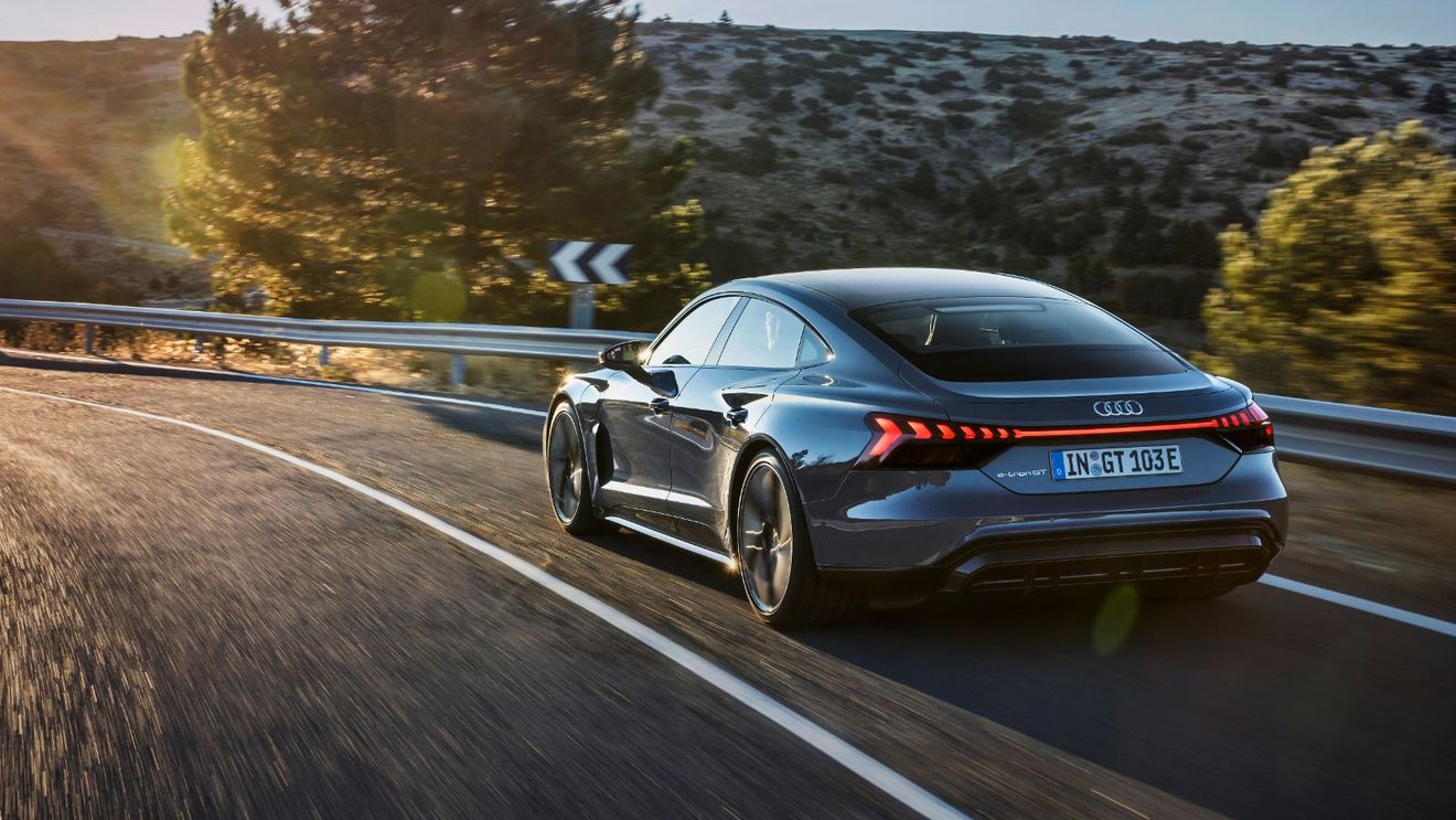 Premieră în România: Au fost vândute mai multe mașini electrice și hybrid decât autoturisme diesel / Vânzarea autoturismelor echipate cu motoare diesel a scăzut cu o treime