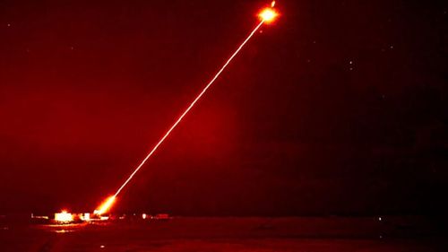 Un american a fost arestat după ce a îndreptat un fascicul laser către elicopterul lui Trump