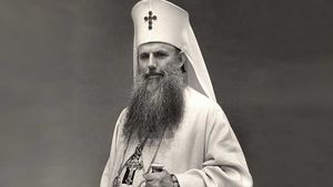 Adevărul: Biografia necenzurată a „Patriarhului Roşu“. Averea uriaşă, luxul şi amantele lui Justinian Marina
