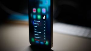 TikTok înăsprește regulile pentru conținutul generat de inteligență artificială