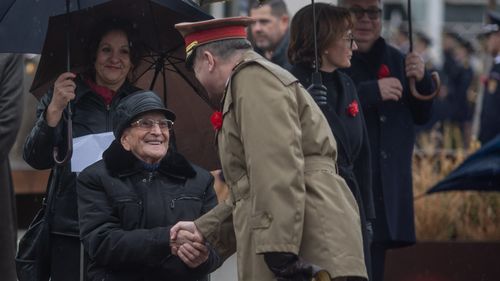 Proiecte PSD: veteranii de război, călugării și mamele aflate în concediu de creștere a copilului să fie scutiți de contribuția de sănătate de 10% din venitul brut - DOCUMENT