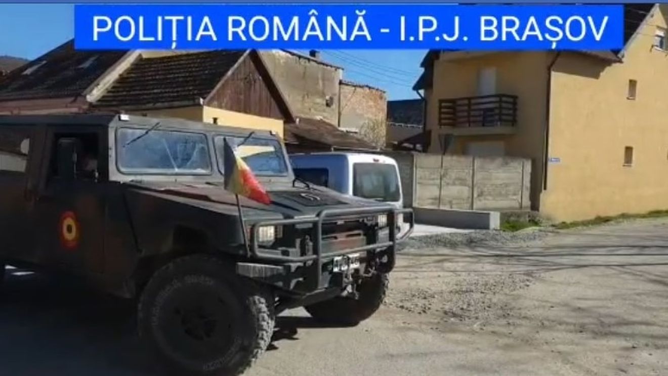Tensiuni sociale într-o localitate din Brașov. Mai mulți romi au atacat jandarmii cu bâte / Primarul din Teliu, în urmă cu o săptămână: Riscăm să fim atacaţi la drumul mare/ Romii întorși din Germania și Anglia au rămas fără mâncare