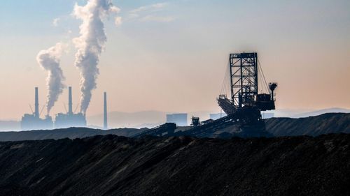 Percheziții la Complexul Energetic Oltenia, într-un dosar privind atribuirea unui contract de achiziții către o societate comercială fără respectarea prevederilor legale şi a cerinţelor prevăzute în caietul de sarcini