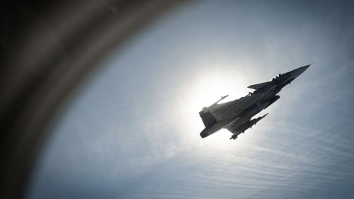 Politico: Aliații occidentali au început discuții în marja NATO despre furnizarea de avioane de luptă către Kiev