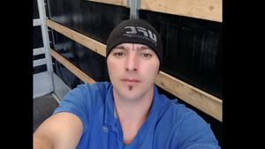 Un șofer de camion român rămâne în pană și fără bani, în Italia / Postează un mesaj de ajutor pe Facebook și e ajutat de localnici: i se spală hainele, e găzduit și primește mâncare / ”Este nevoie de foarte puțin pentru a te face util”