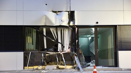 Un bărbat cu cetăţenie română a intrat în mod deliberat cu un camion într-o biserică din Austria Inferioară / Bărbatul nu s-a opus arestării şi a susţinut că biserica i-a ruinat viaţa