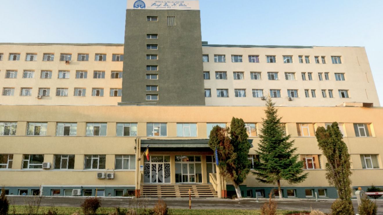 Copil operat pe creier în semiîntuneric de o tumoră gigant de 10 centimetri, în premieră naţională, în Iași