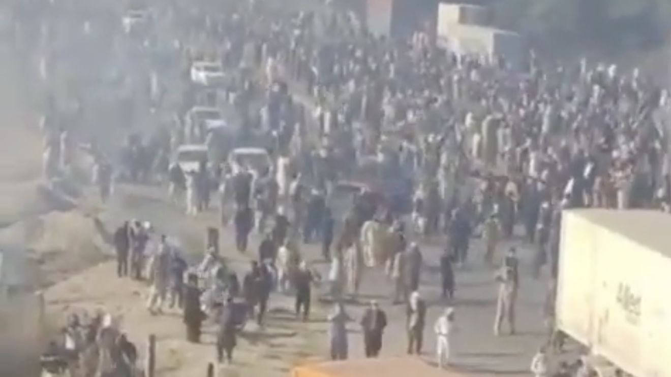 Patru paramilitari au fost uciși de demonstranți pro-Imran Khan la Islamabad, în Pakistan