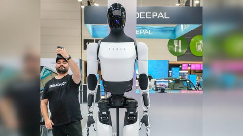 Visul lui Elon Musk de a revoluționa piața roboților, zădărnicit de China / Beijingul a restricționat exportul de pământuri rare către SUA