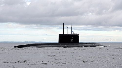 Şeful NATO glumeşte despre submarinul rus care „şchiopăta” spre casă / ”Pare mai degrabă o vânătoare a celui mai apropiat mecanic”
