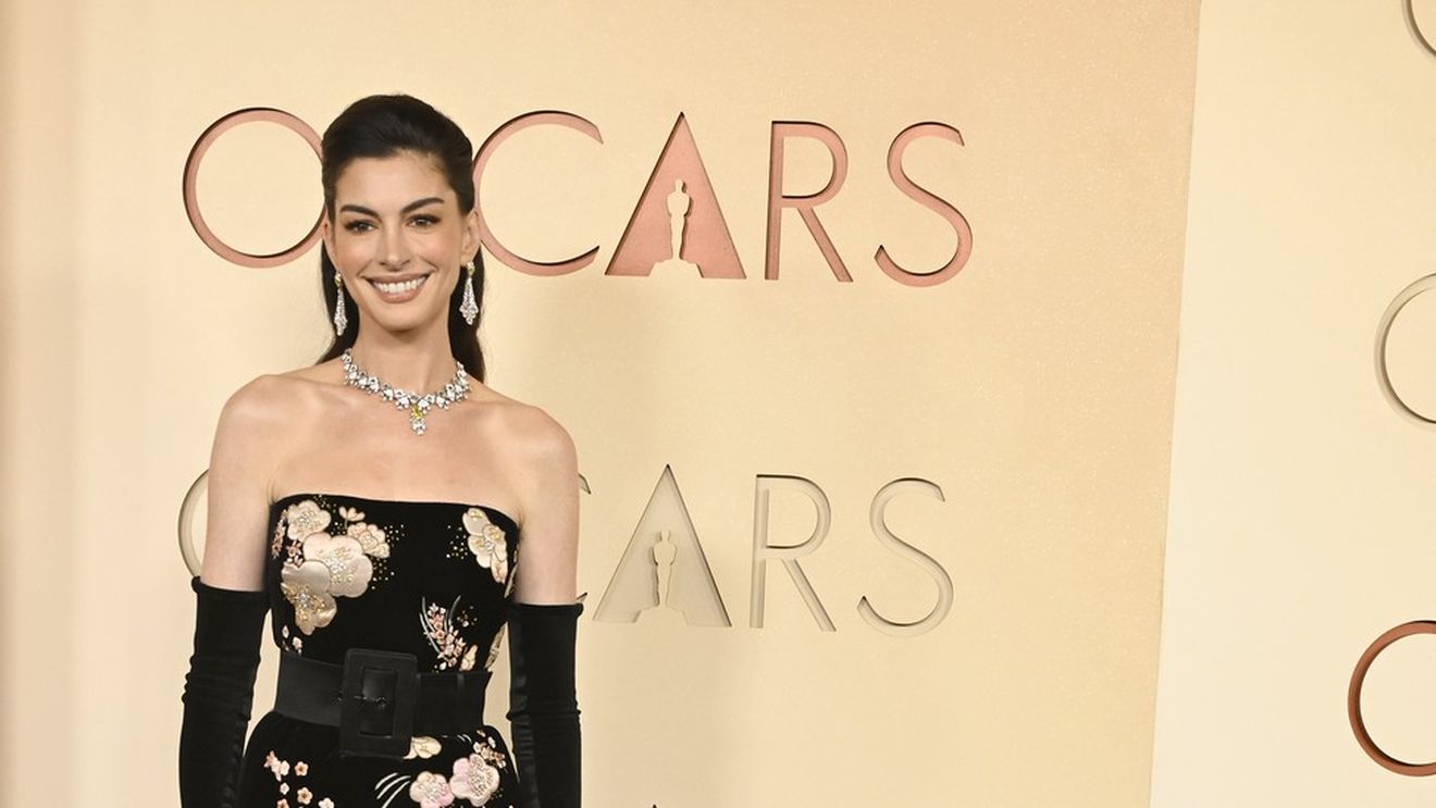 Anne Hathaway a anunţat că este însărcinată pentru a treia oară