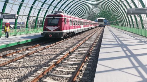 Trenurile directe între Gara de Nord şi Aeroportul Otopeni au început să circule din această noapte