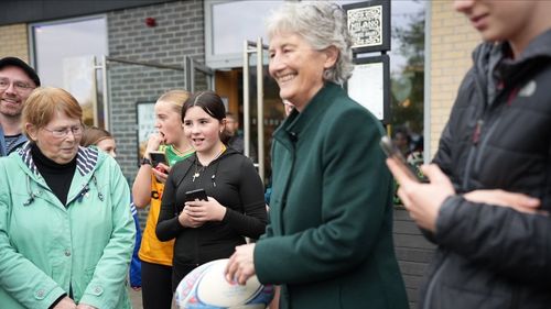 Nicuşor Dan a felicitat-o pe preşedinta aleasă a Irlandei: Aştept să colaborăm