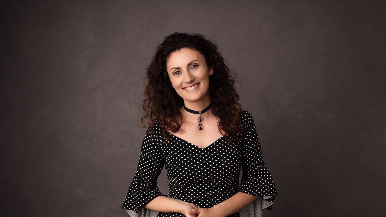De ce fug tinerii de o carieră în învățământ: salarii mici, metode învechite/ ”Luptând cu facturi şi credite scăpate de sub control, pot renunţa la ideea de a mai urma studii superioare” - interviu Deutsche Welle cu o tânără asistent universitar