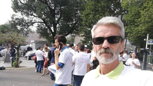 VIDEO Protestatar luat cu duba în Topoloveni în timpul vizitei lui Dragnea: Frica este foarte mare/ Nu se aștepta să găsească cetățeni care să fie împotriva lui într-un fief PSD