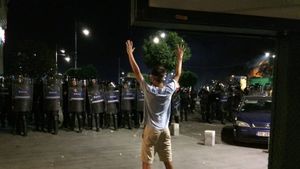 Plângere penală la DNA împotriva ministrului Carmen Dan și a șefilor Jandarmeriei / Asociația ”Evoluție în Instituție” reclamă secretizarea ilegală a raportului privind violențele din 10 august