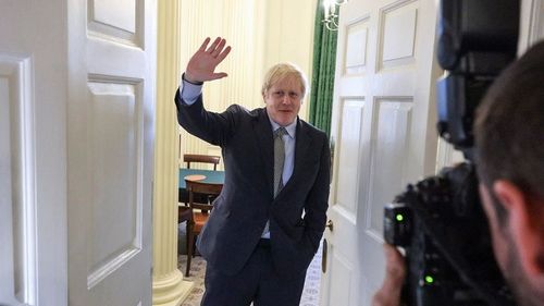 Boris Johnson refuză să rişte un nou ”vârf” al epidemiei Covid-19 prin relaxarea izolării şi nu spune când va face acest lucru
