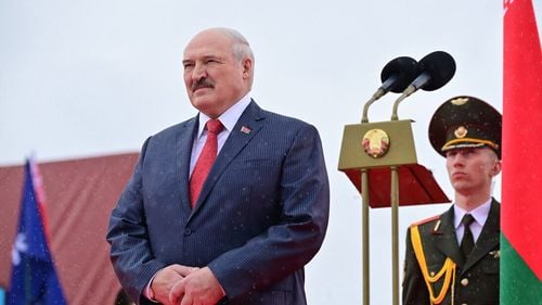 Lukaşenko susține că a fost supus primului control medical complet din viaţa sa: ”Mi-au făcut radiografii peste tot... Să bat în lemn, sunt fericit. Totul este normal”