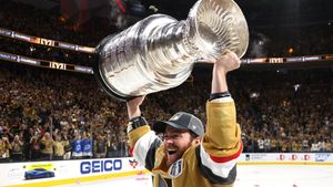 Echipa de hochei Las Vegas Golden Knights a cucerit pentru prima oară în istoria sa Cupa Stanley
