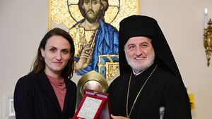 Oana Țoiu, întâlnire cu arhiepiscopul bisericii ortodoxe din SUA, care și-a exprimat speranța că patriarhul Daniel va recunoaște Biserica Ortodoxă a Ucrainei