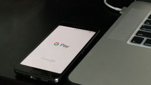 Clienții băncilor rusești care au fost sancționate de Occident nu vor mai putea utiliza serviciile de plată Google Pay și Apple Pay