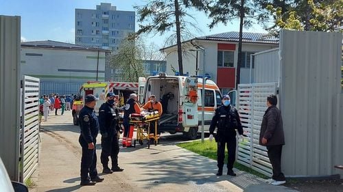 Incendiu la Secția de Psihiatrie a Spitalului Județean Slatina, unde sunt internați 37 de pacienți. Toate persoanele au fost evacuate / Incendiul ar fi fost provocat de un pacient