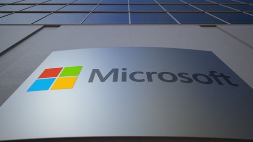 Microsoft intenționează să cheltuiască 80 de miliarde de dolari pe centre de date bazate pe Inteligență Artificială în anul fiscal 2025