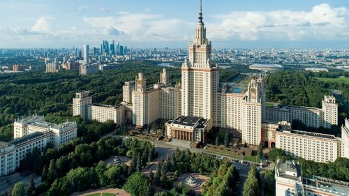 Ministerul rus de Externe: Chiar şi gândul ca între Rusia şi Ucraina să izbucnească un război este „inacceptabil” / „Este clar că tensiunile militare s-ar diminua dacă NATO şi-ar retrage forţele din ţările est-europene”