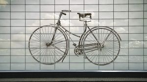 Proiect de realizare a trei parcări pentru biciclete în Brașov / Acestea ar urma să fie construite în cartierele Astra, Noua și Tractorul / ”Este foarte greu să-i explici, de exemplu, unei familii cu 2 copii, care locuiește la bloc, că trebuie să urce bicicletele la etaj și să le depoziteze în apartament”