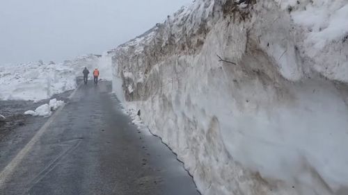 Oamenii de afaceri de pe Transfăgărășan se revoltă: După 48 de ani, cu tehnologia actuală, încălzirea climatică și prestigiul în lume, perioada de funcționare este între 1 iulie și  20 octombrie”