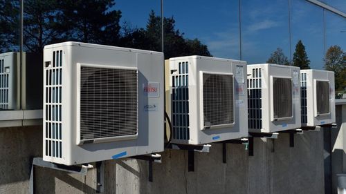Ministerul Energiei: Nu există motive de a ne teme de pene de curent generalizate, de blackout, sau alte scenarii vehiculate. Nu sunt motive de panică. Spitalele trebuie să aibă generatoare, cum prevede legea