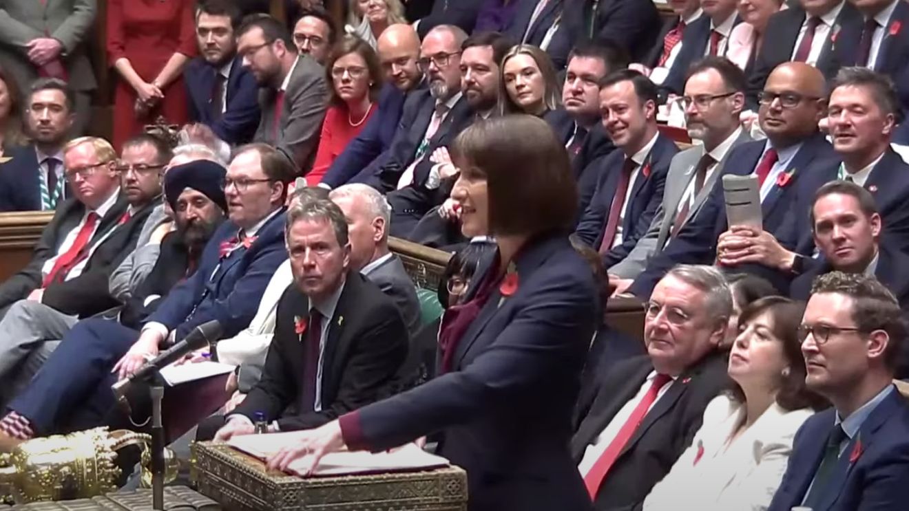 Ministra britanică de Finanţe, prima femeie pe acest post din istoria UK: Taxele vor fi majorate cu 40 de miliarde de lire sterline