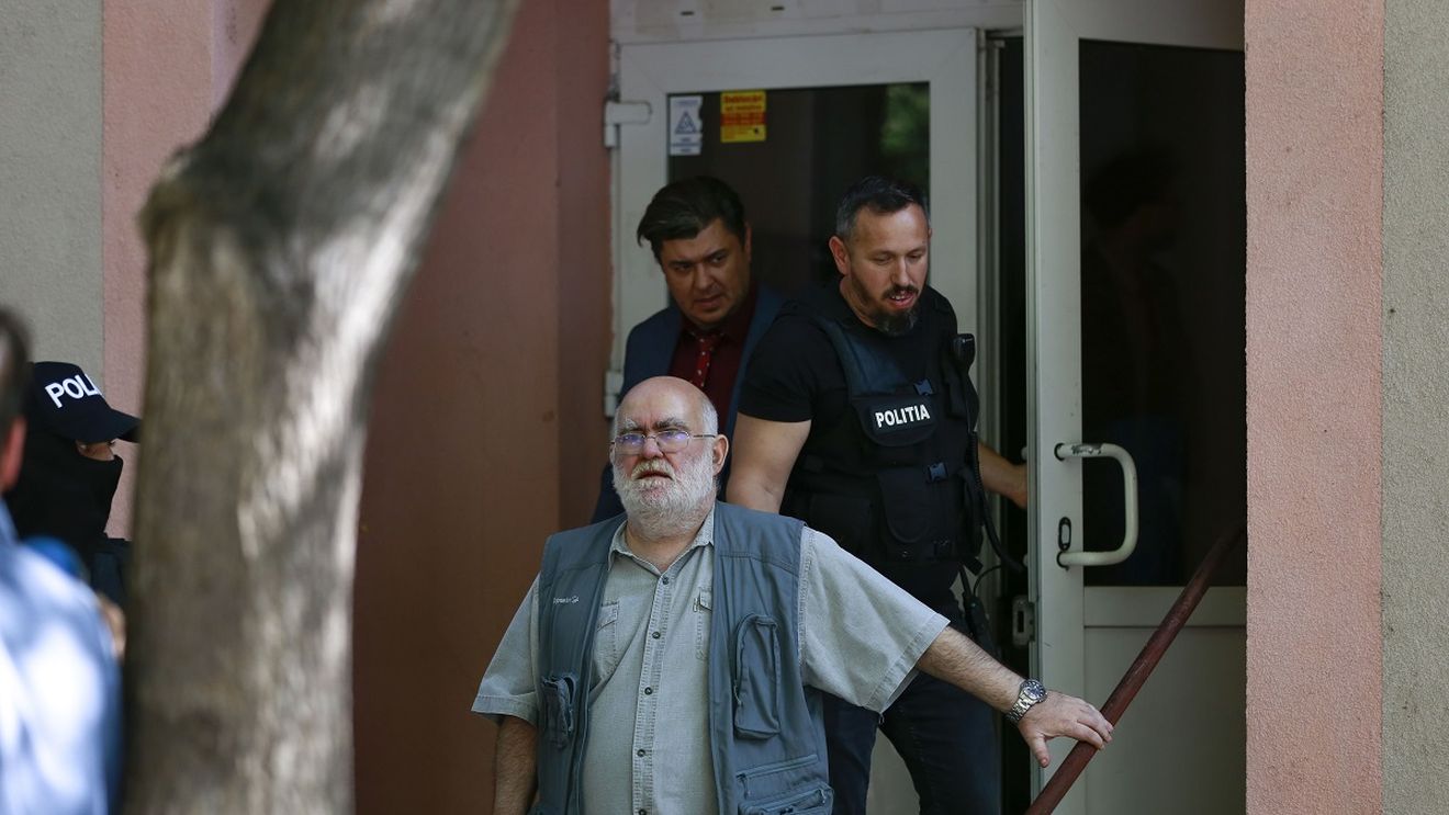 SURSE Procurorii fac percheziții acasă la Alfred Bulai, profesorul SNSPA acuzat de agresiune sexuală asupra unor studente