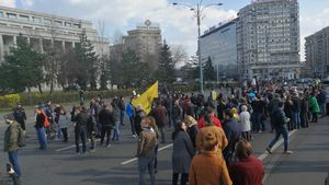 VIDEO #șîeu: Inaugurarea primului metru de autostradă din Moldova și protestul de 15 minute din întreaga țară / Corporatișii au ieșit în fața birourilor din Pipera, zeci de oameni au protestat în Piața Victoriei și Piața Universității / Sute de mașini, oprite în trafic