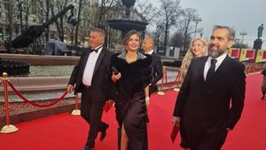 BREAKING Preotul Ciprian Mega a fost dat afară din Biserica Ortodoxă Română. El e acuzat că e calul troian al Rusiei în BOR și a fost reținut de procurori pentru că și-ar fi incendiat mașina