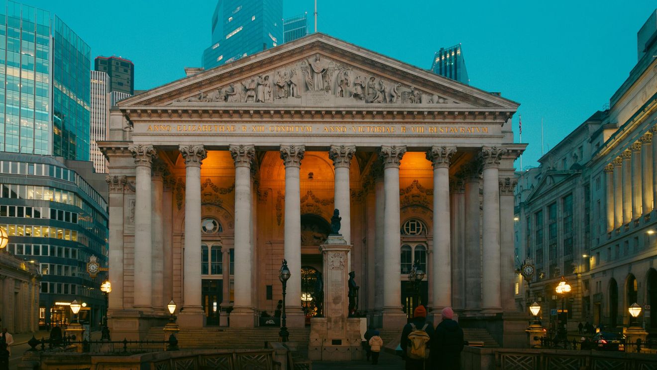 Royal Exchange, unul dintre cele mai exclusiviste centre comerciale de lux din Londra, a fost scos la vânzare