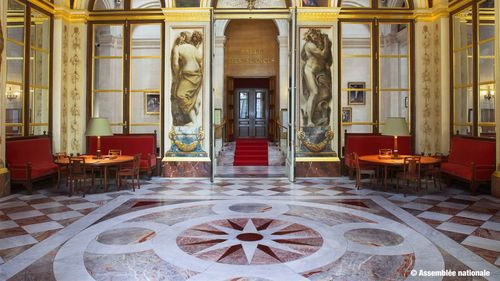 Franța: Reforma sistemului de pensii – ziua decisivă când sunt supuse la vot două moțiuni de cenzură împotriva guvernului