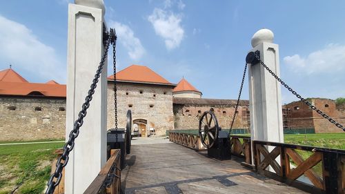 Cetatea Făgăraș, singura din țară cu un pod rabatabil / ”Va urma un ceremonial de ridicare a podului, în cadrul ceremonialului gărzii Cetății”