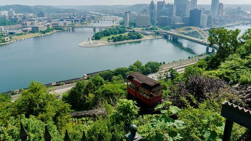 Echipa vicepreședintelui american JD Vance a ridicat nivelul râului Ohio pentru o excursie cu barca a familiei sale / Serviciul Secret spune că solicitarea a fost făcută pentru „navigare în siguranță” - exclusivitate The Guardian