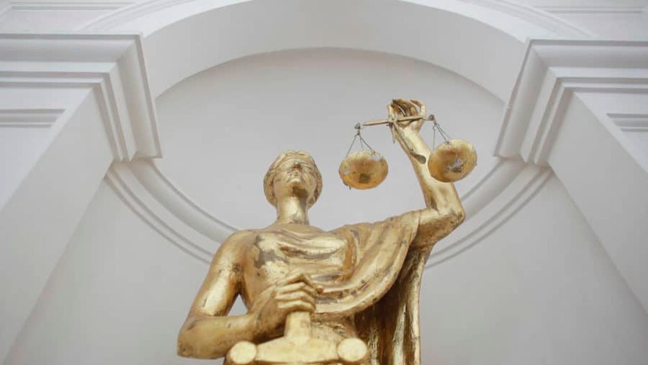 Experți: Modificările nocive din Codul penal, operate de PSD-ALDE și care au trecut de Curtea Constituțională. Legislația penală este relaxată, inculpații sunt favorizați