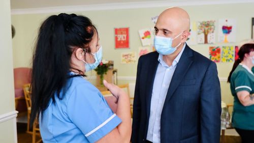 Marea Britanie ar putea să oblige personalul din sectorul sănătăţii să se vaccineze complet împotriva Covid-19/ Ministrul Sănătății: Înclin să o fac