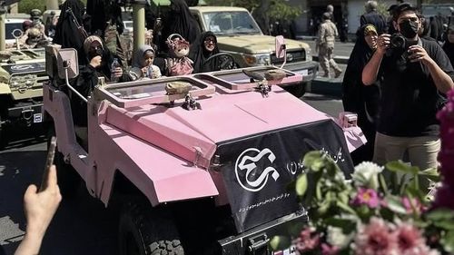Noua politică „roz”. Cum folosește Iranul drăgălășenia pentru a cosmetiza violența