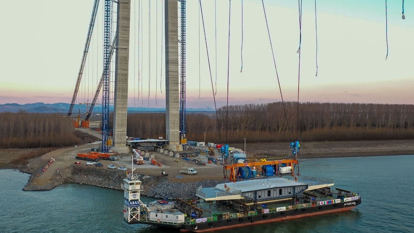 Podul suspendat Brăila – Tulcea ar putea fi utilizabil până la sfârşitul anului / ”Lucrările au ajuns acum la un stadiu fizic de 60%”