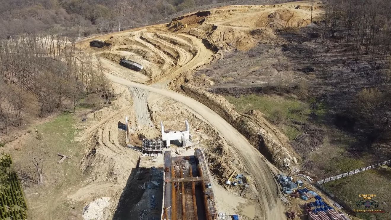 CNAIR nu ratează doar inaugurări de autostrăzi, ci și centuri de câțiva kilometri. Centura Zalău trebuia inaugurată astăzi, dar constructorul din China nici nu a ajuns la jumătate