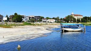 Societatea Ornitologică Română a sesizat Parchetul în cazul construcţiilor ilegale din situl protejat lacul Techirghiol