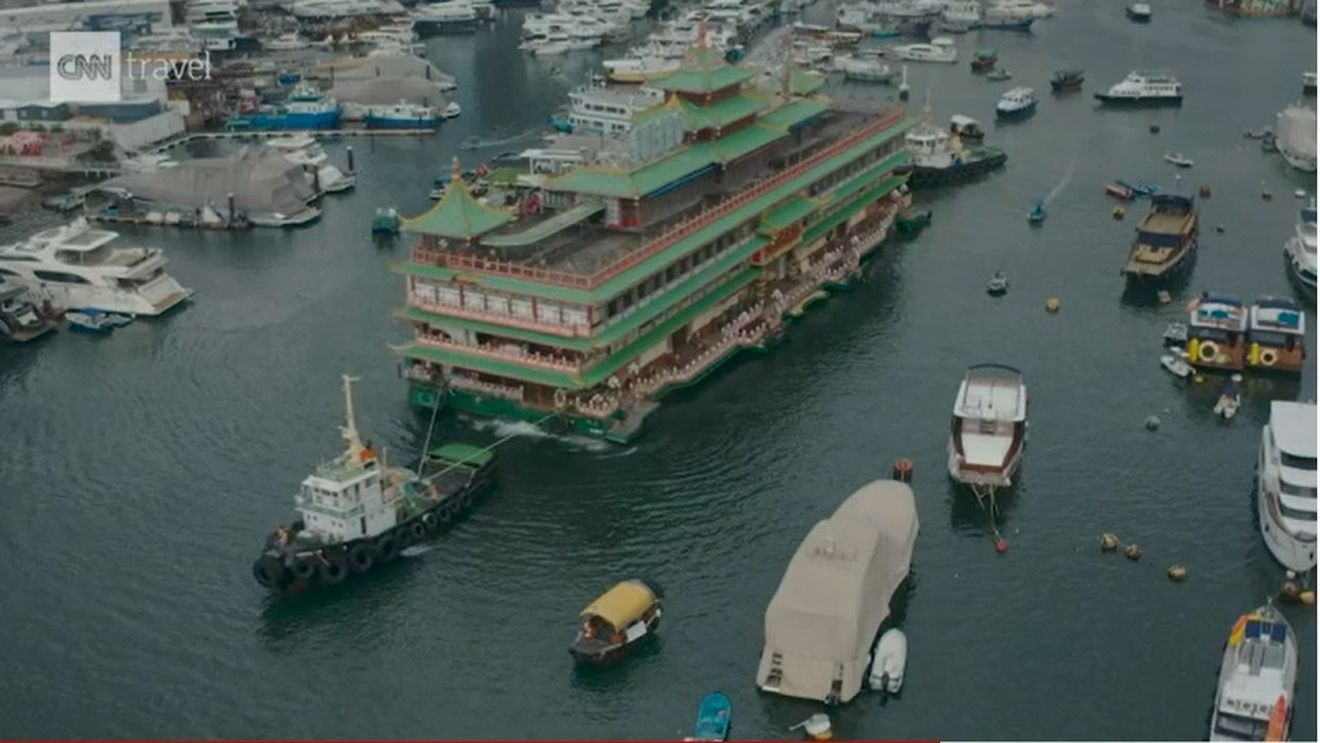 Un restaurant plutitor emblematic din Hong Kong s-a scufundat în mare / Jumbo Kingdom a fost protagonistul multor filme și a găzduit personalități, inclusiv Regina Elisabeta a II-a, Jimmy Carter și Tom Cruise